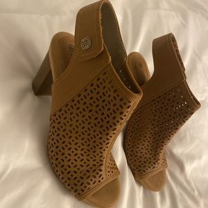 GIANI BERNINI memory foam heels